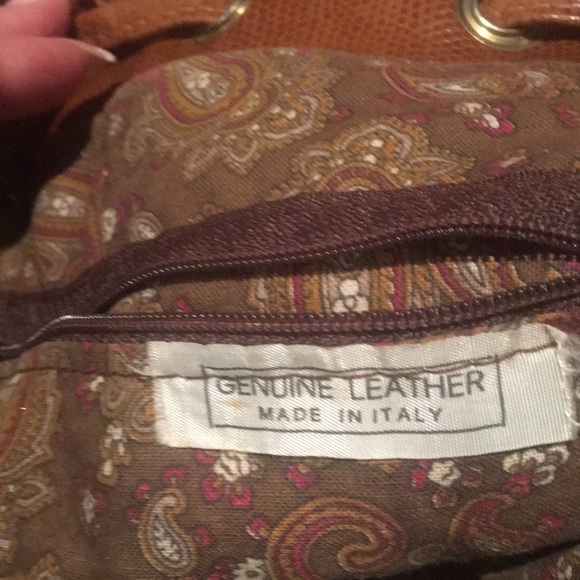 Italian leather drawstring bucket bag - Picture 7 of 7